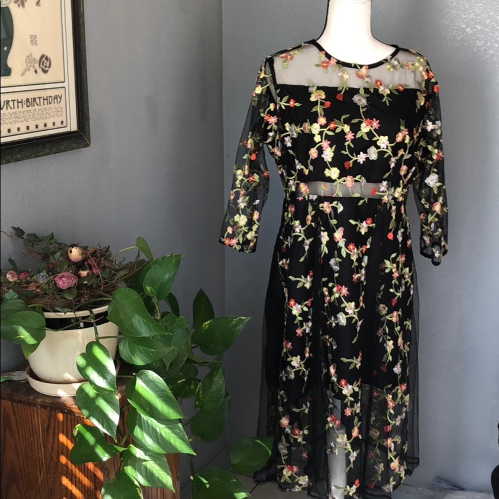 🌸HP🌸Embroidered Floral Gown - Picture 5 of 6